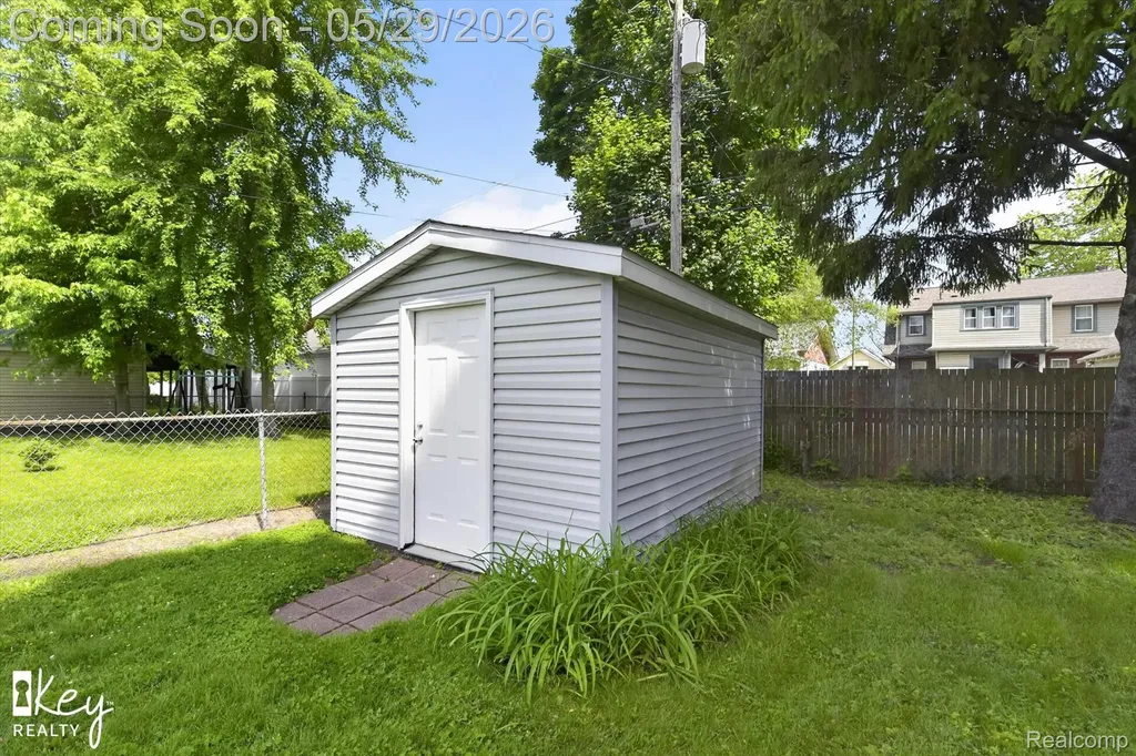 98 W Wabash Avenue Belleville City MI 48111