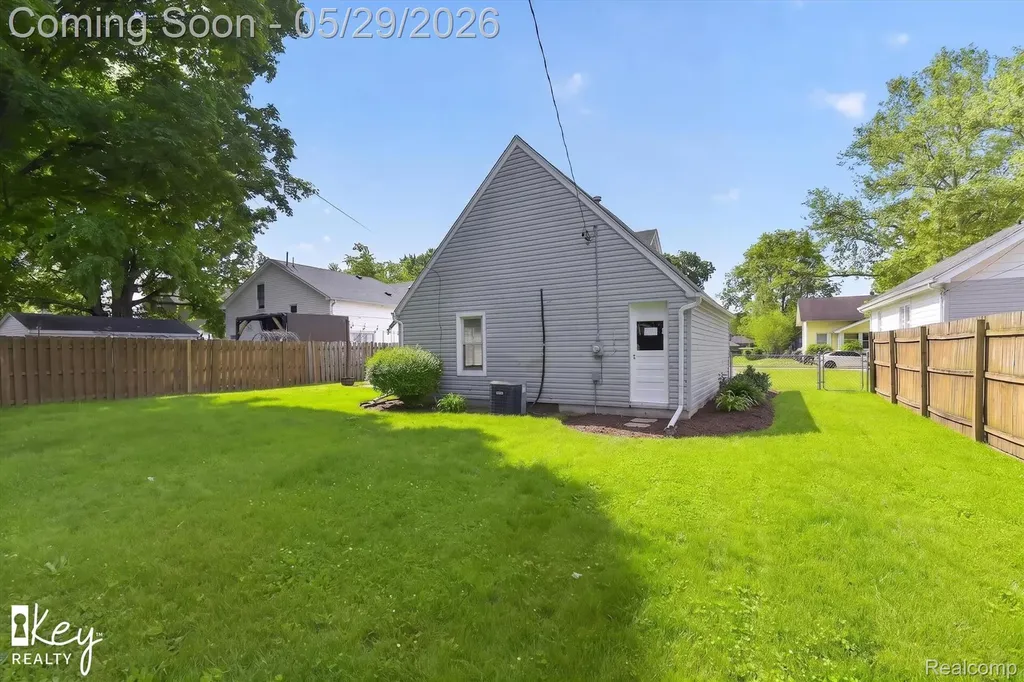 98 W Wabash Avenue Belleville City MI 48111