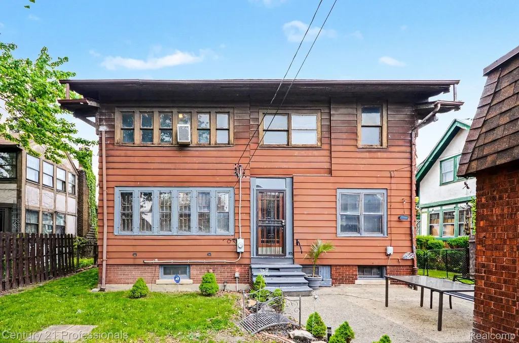 33 Moss Street Highland Park City MI 48203