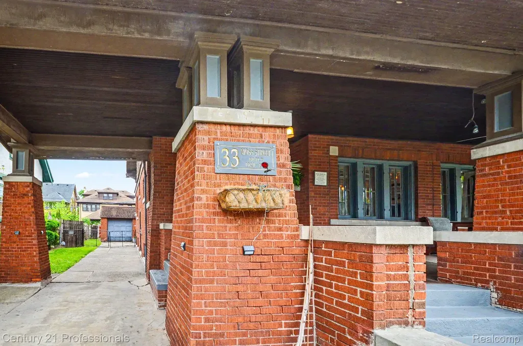 33 Moss Street Highland Park City MI 48203