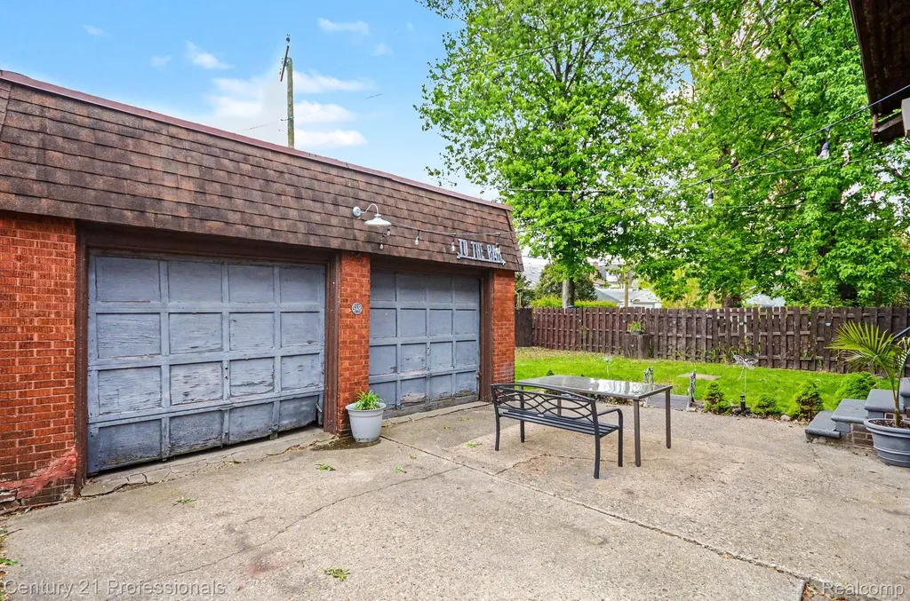 33 Moss Street Highland Park City MI 48203
