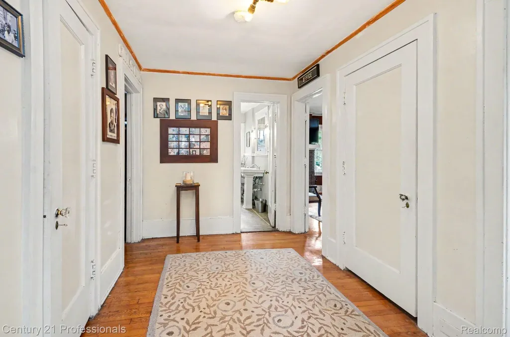 33 Moss Street Highland Park City MI 48203