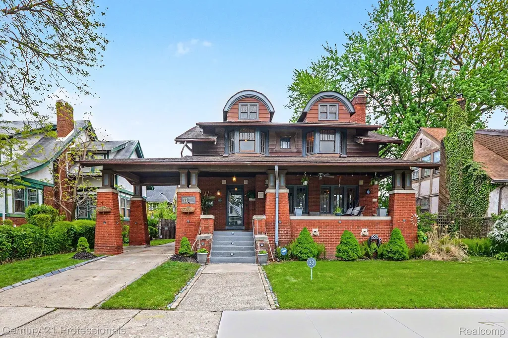 33 Moss Street Highland Park City MI 48203
