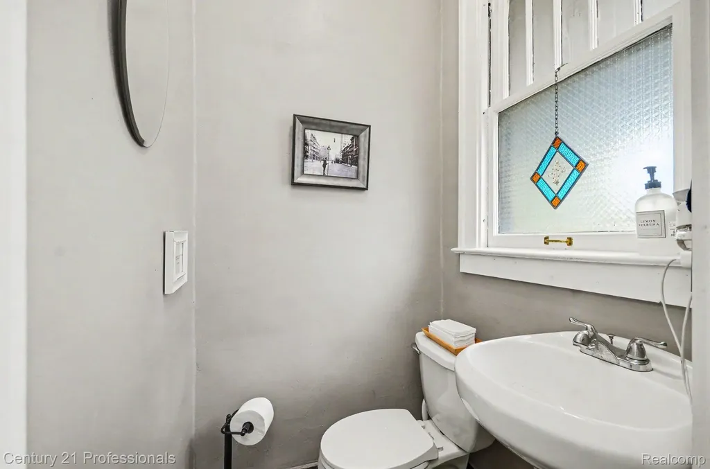 33 Moss Street Highland Park City MI 48203