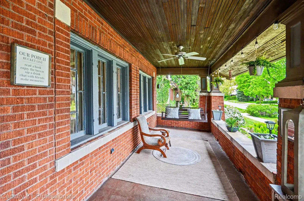 33 Moss Street Highland Park City MI 48203