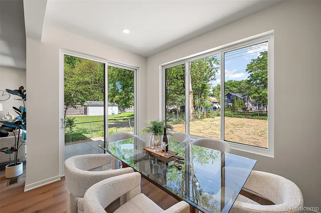 441 E Oakridge Street Ferndale City MI 48220