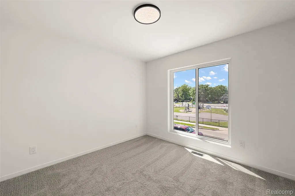 441 E Oakridge Street Ferndale City MI 48220