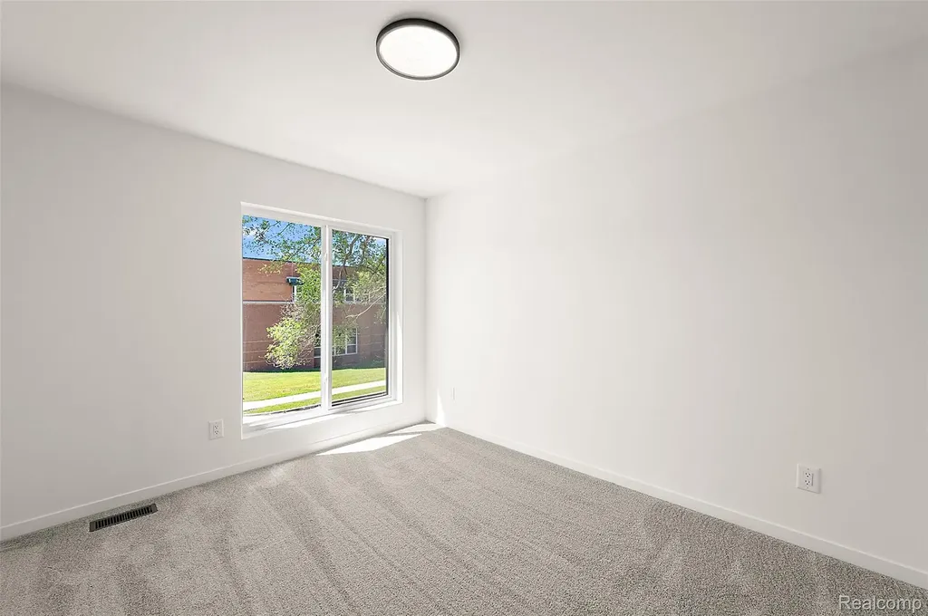 441 E Oakridge Street Ferndale City MI 48220