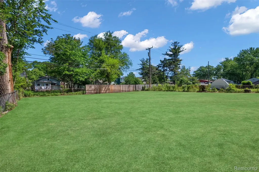 441 E Oakridge Street Ferndale City MI 48220