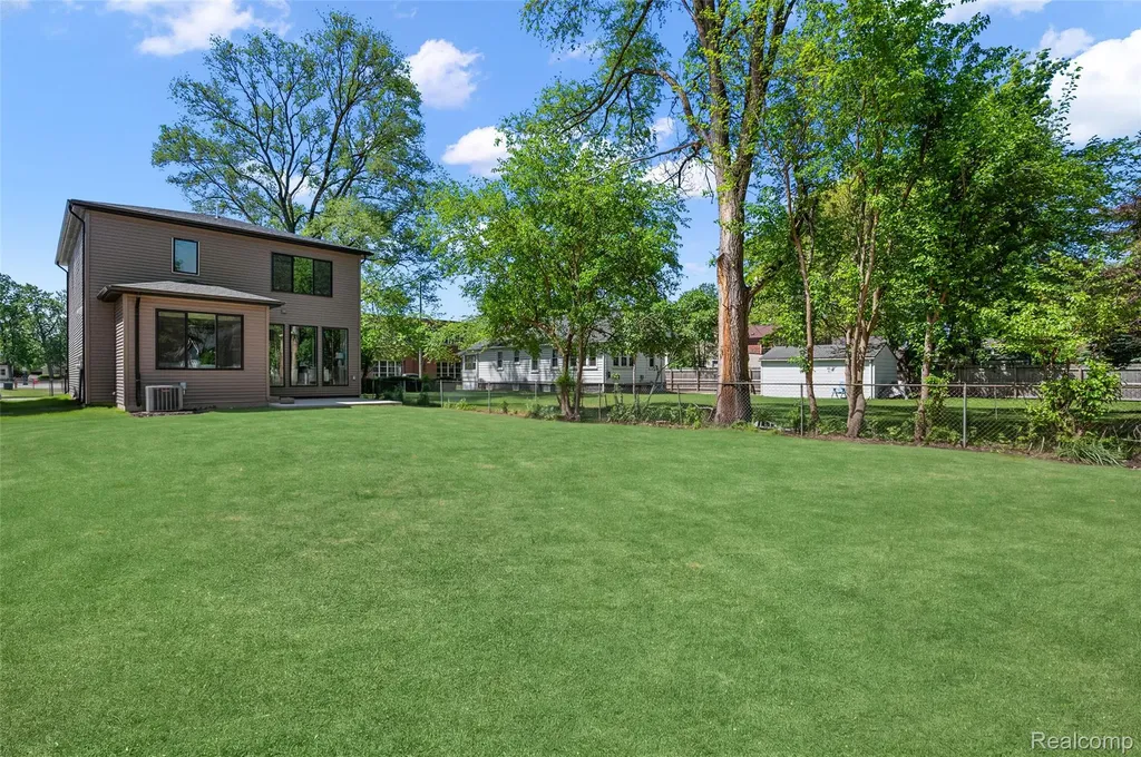 441 E Oakridge Street Ferndale City MI 48220