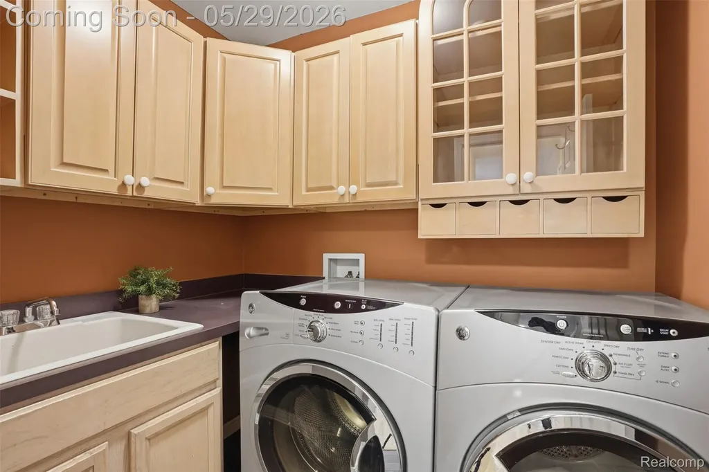 2216 Lone Wolf Lane Canton Charter Township MI 48188