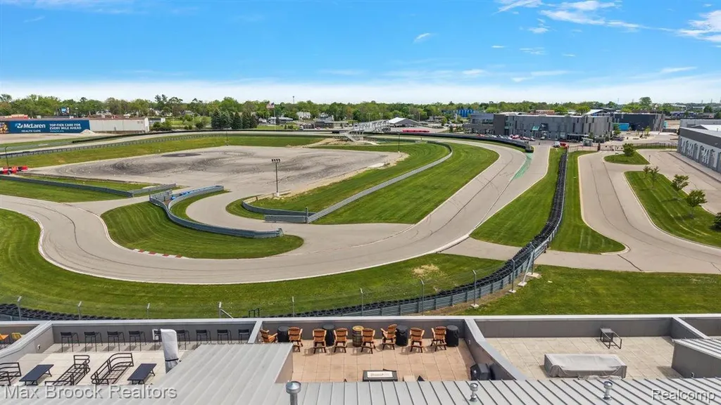 148 Pit Lane Pontiac City MI 48341