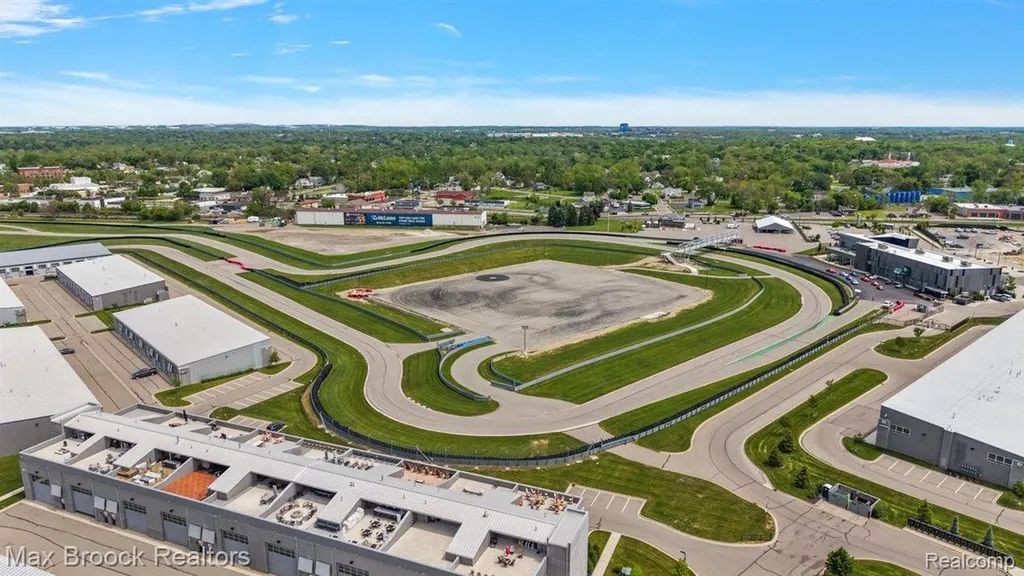 148 Pit Lane Pontiac City MI 48341