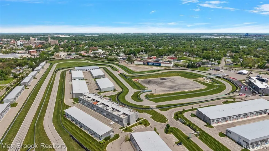 148 Pit Lane Pontiac City MI 48341