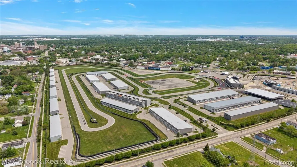 148 Pit Lane Pontiac City MI 48341