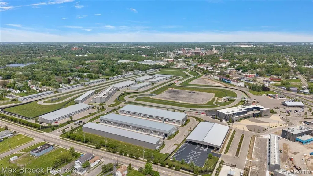 148 Pit Lane Pontiac City MI 48341