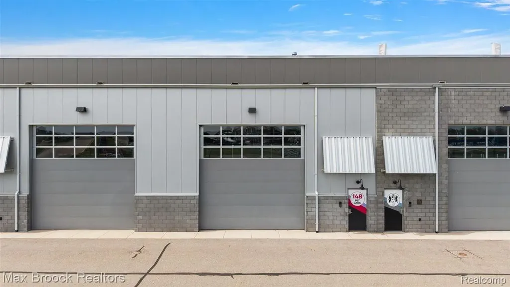 148 Pit Lane Pontiac City MI 48341