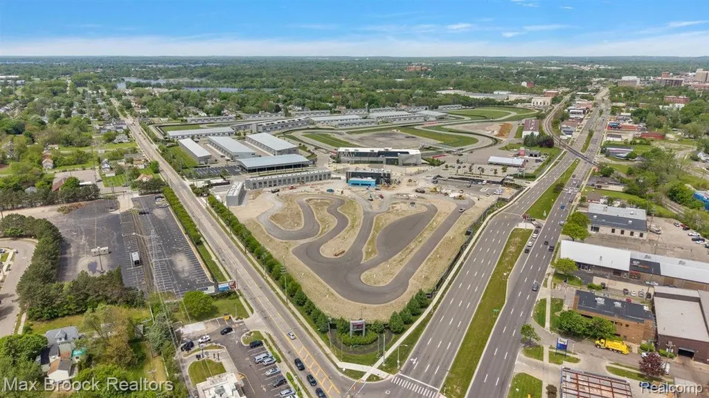 148 Pit Lane Pontiac City MI 48341