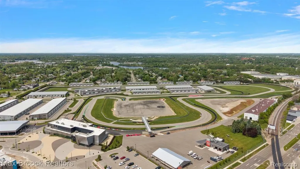 148 Pit Lane Pontiac City MI 48341