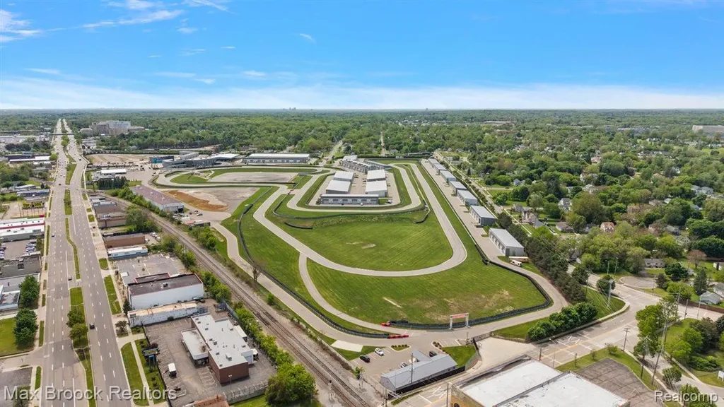148 Pit Lane Pontiac City MI 48341
