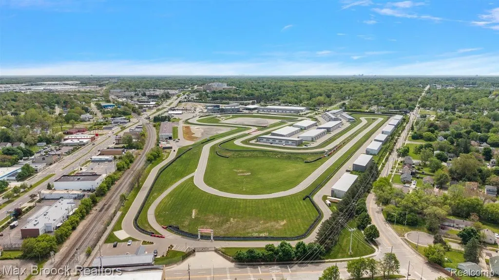 148 Pit Lane Pontiac City MI 48341