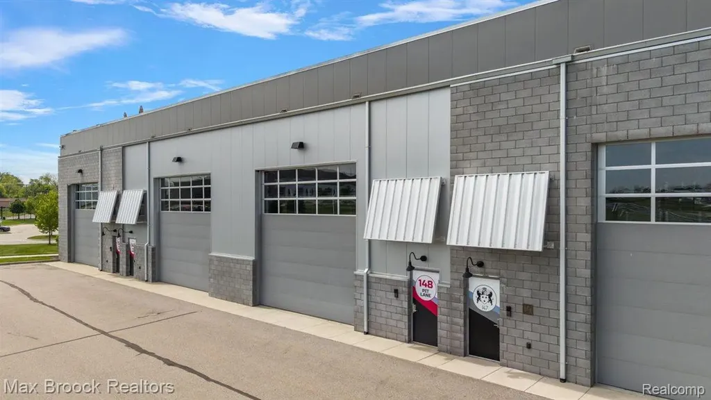 148 Pit Lane Pontiac City MI 48341
