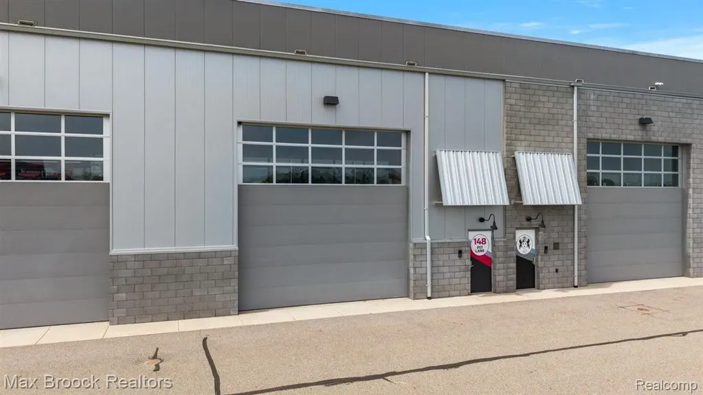 148 Pit Lane Pontiac City MI 48341