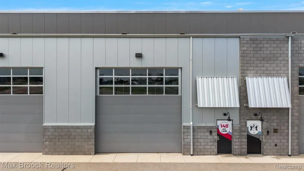 148 Pit Lane Pontiac City MI 48341