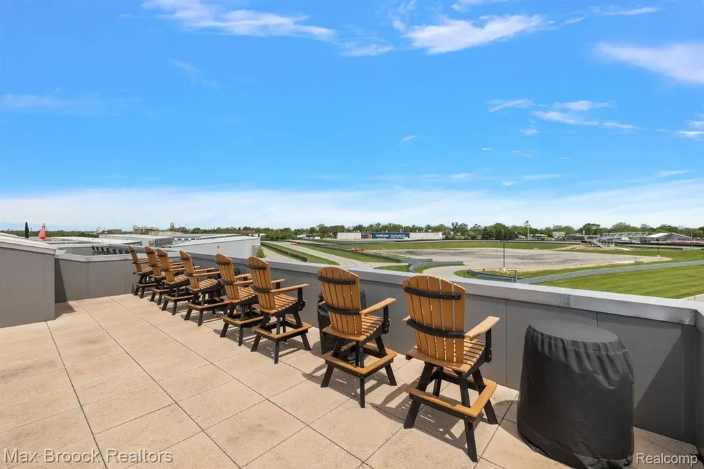 148 Pit Lane Pontiac City MI 48341