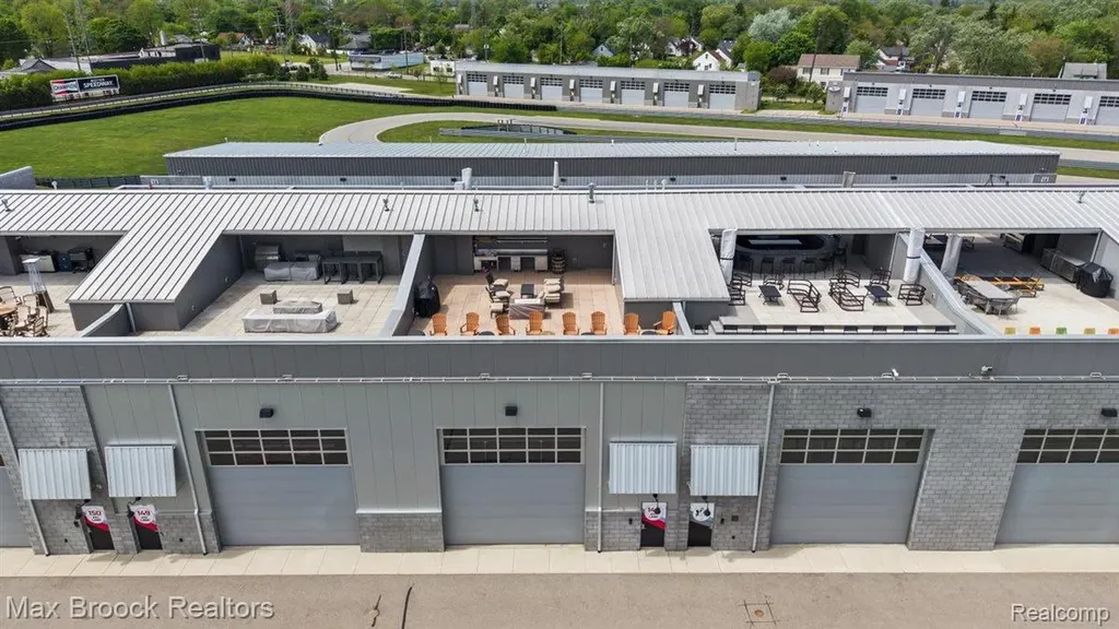 148 Pit Lane Pontiac City MI 48341