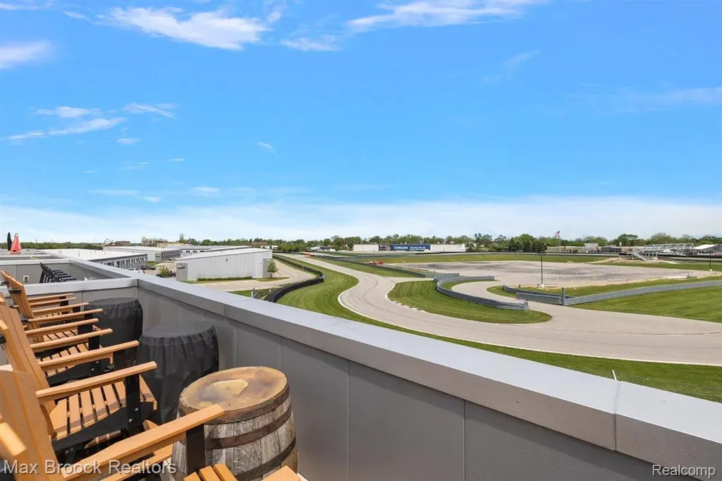 148 Pit Lane Pontiac City MI 48341