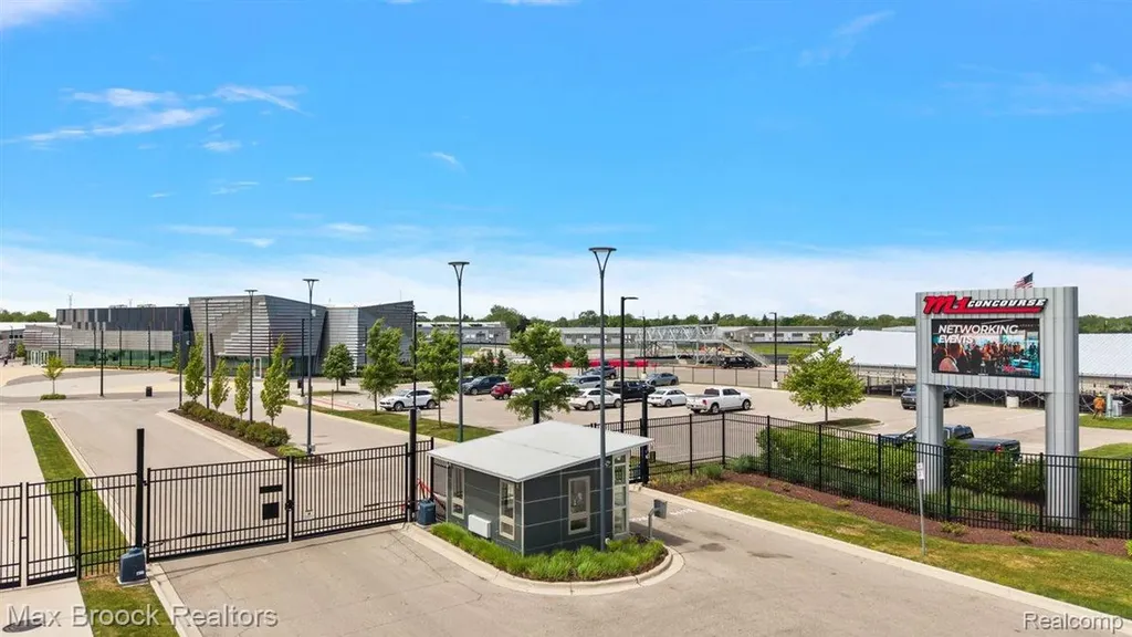 148 Pit Lane Pontiac City MI 48341