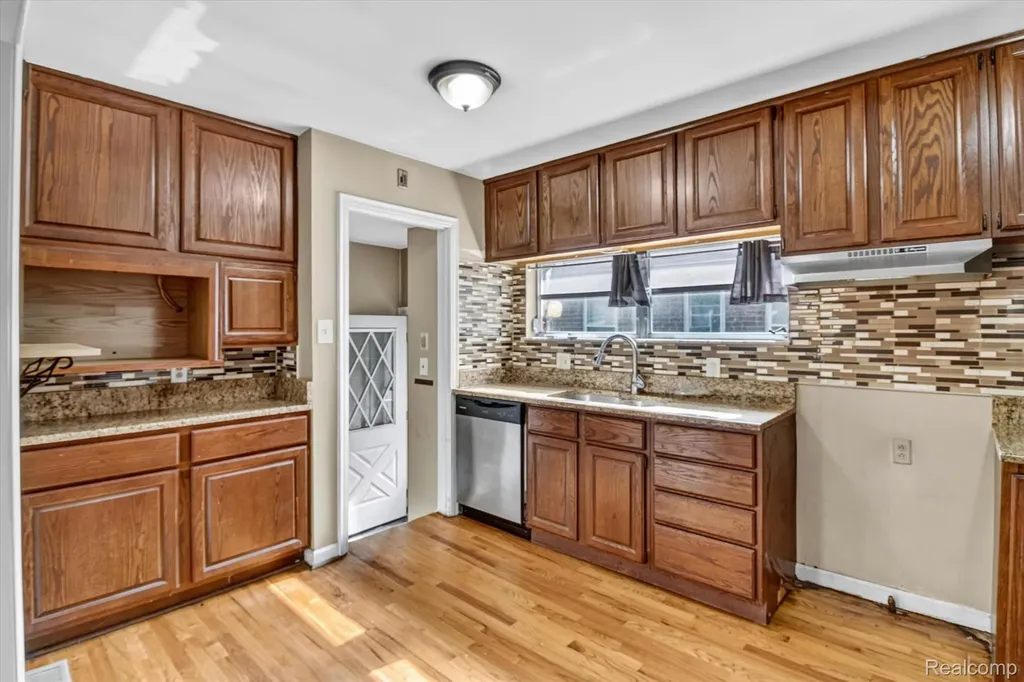 13072 Orchard Street Southgate City MI 48195
