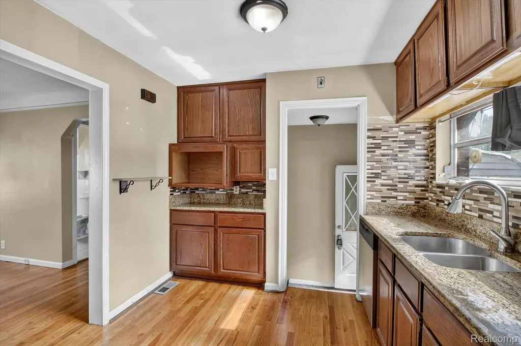 13072 Orchard Street Southgate City MI 48195