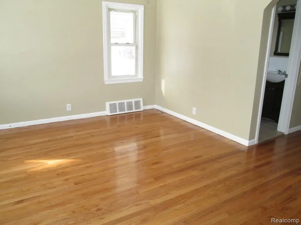 13072 Orchard Street Southgate City MI 48195