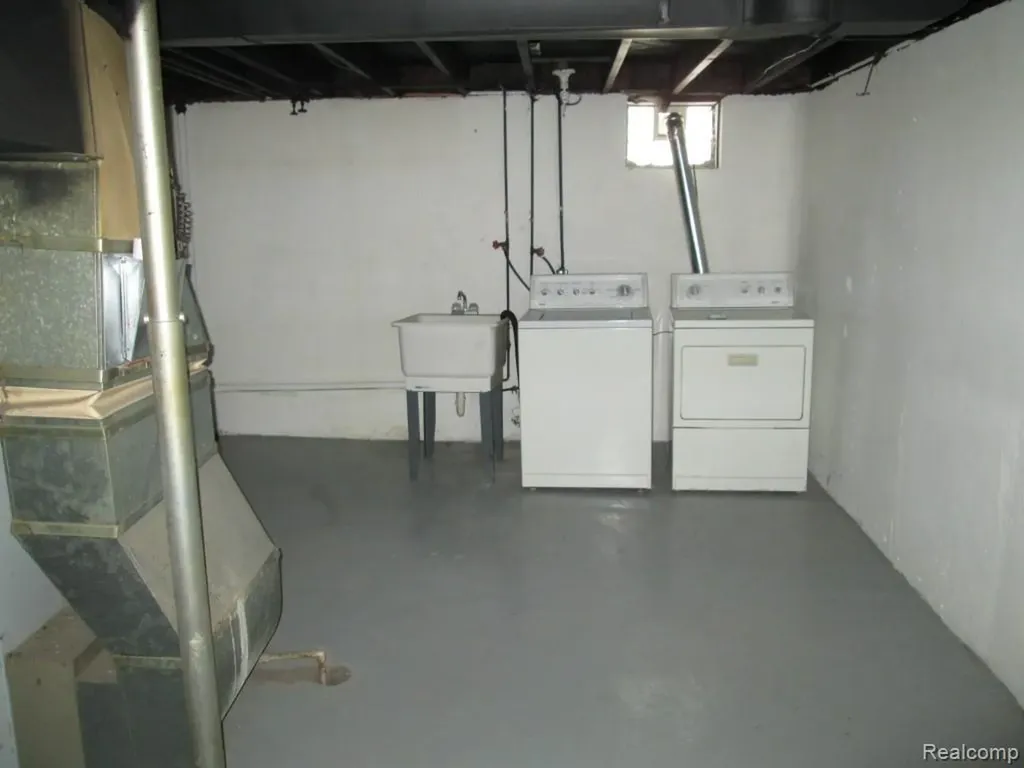 13072 Orchard Street Southgate City MI 48195