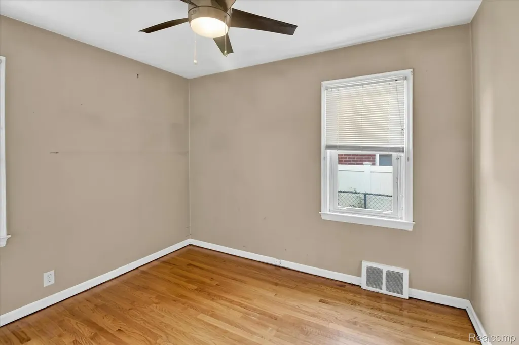 13072 Orchard Street Southgate City MI 48195