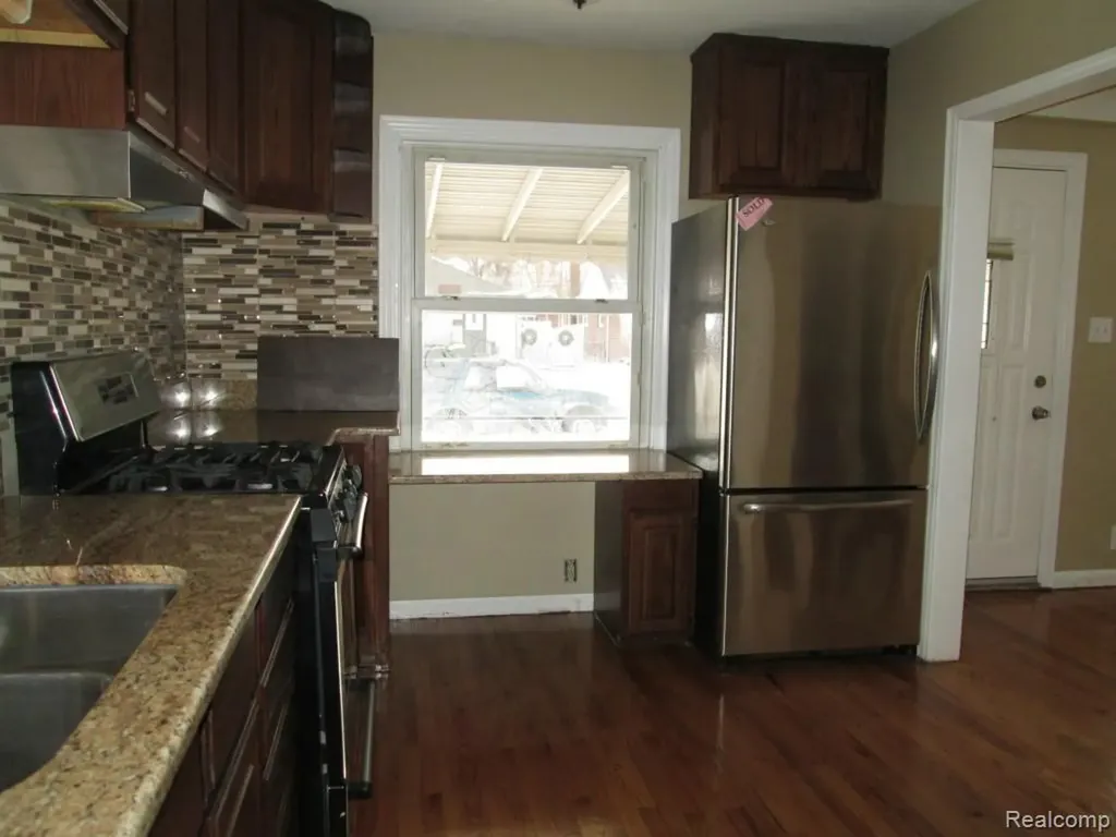 13072 Orchard Street Southgate City MI 48195