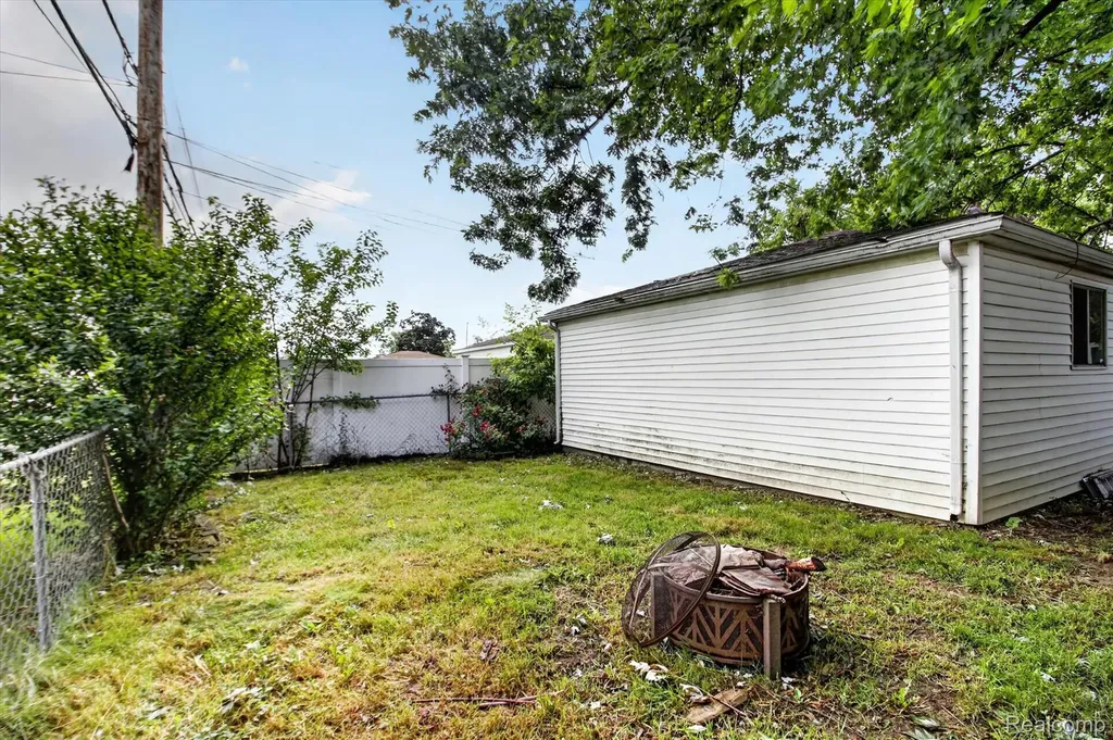 13072 Orchard Street Southgate City MI 48195
