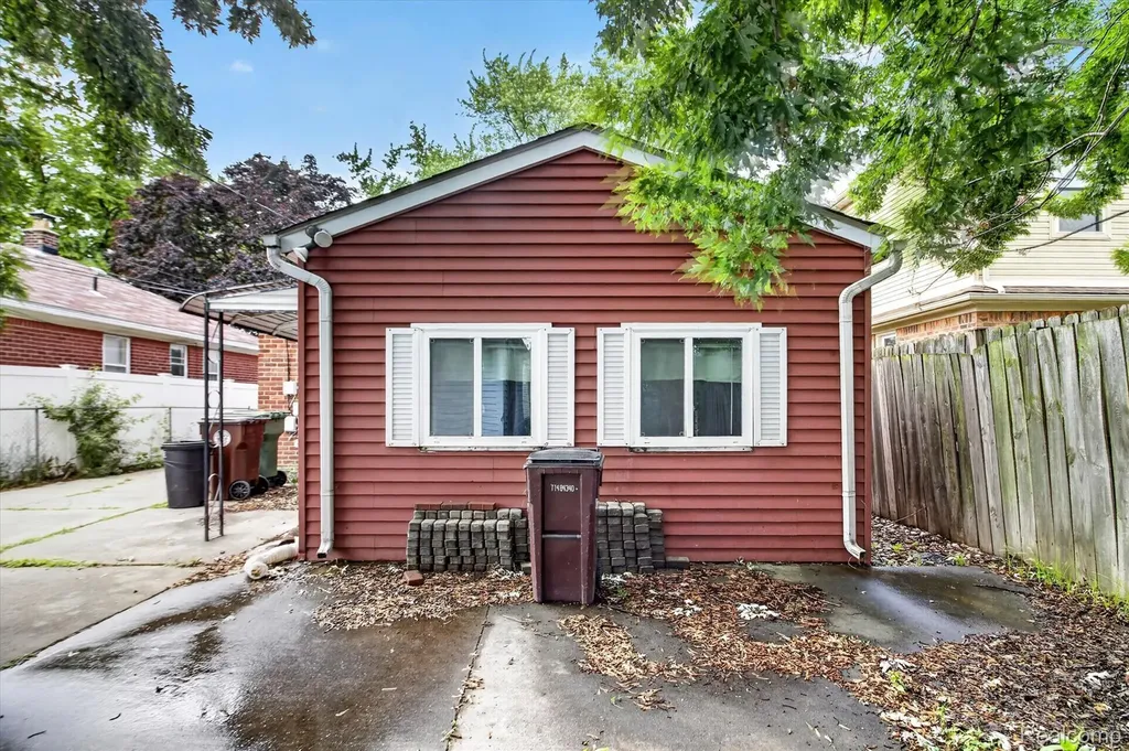 13072 Orchard Street Southgate City MI 48195
