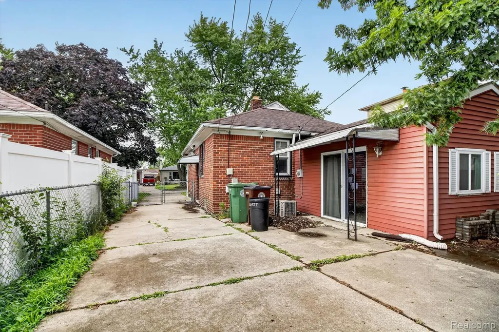 13072 Orchard Street Southgate City MI 48195