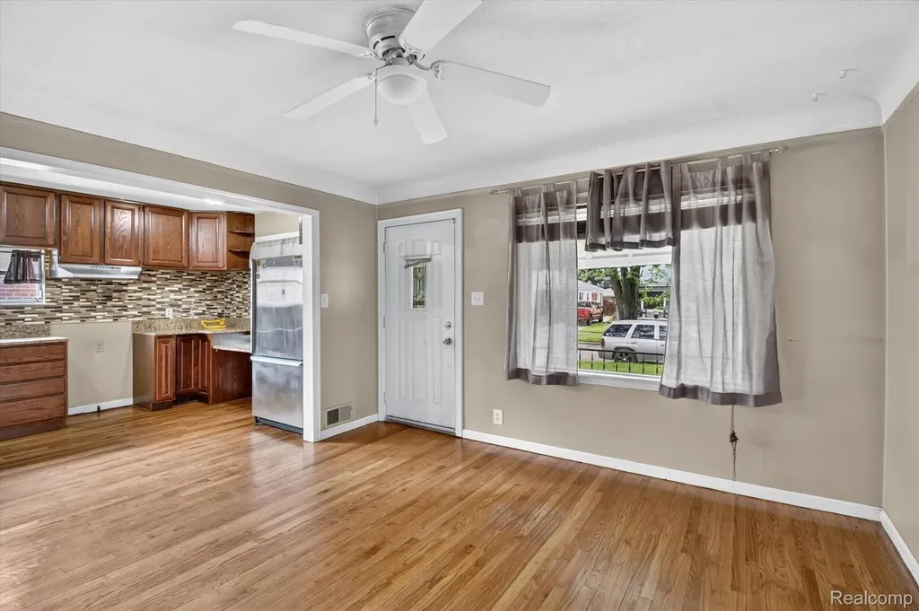 13072 Orchard Street Southgate City MI 48195