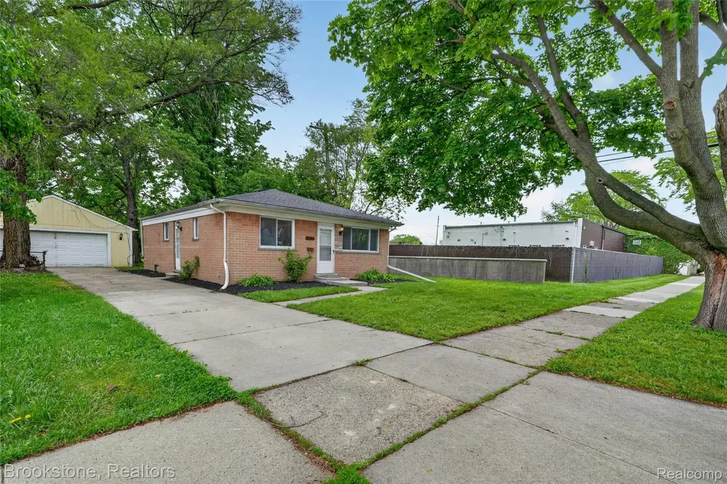 24915 Tallman Avenue Warren City MI 48089