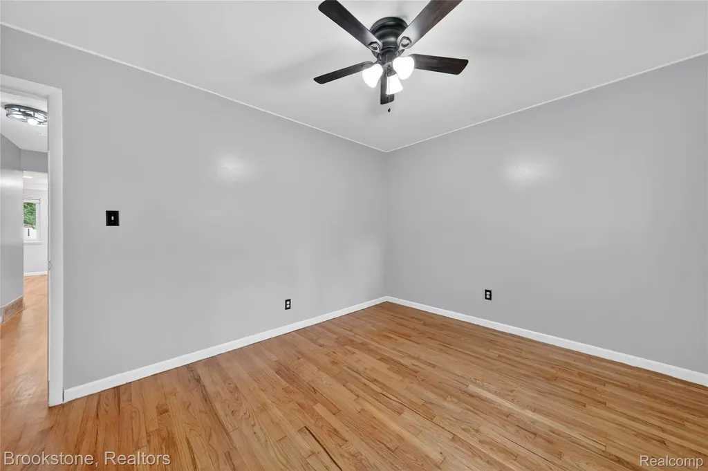 24915 Tallman Avenue Warren City MI 48089