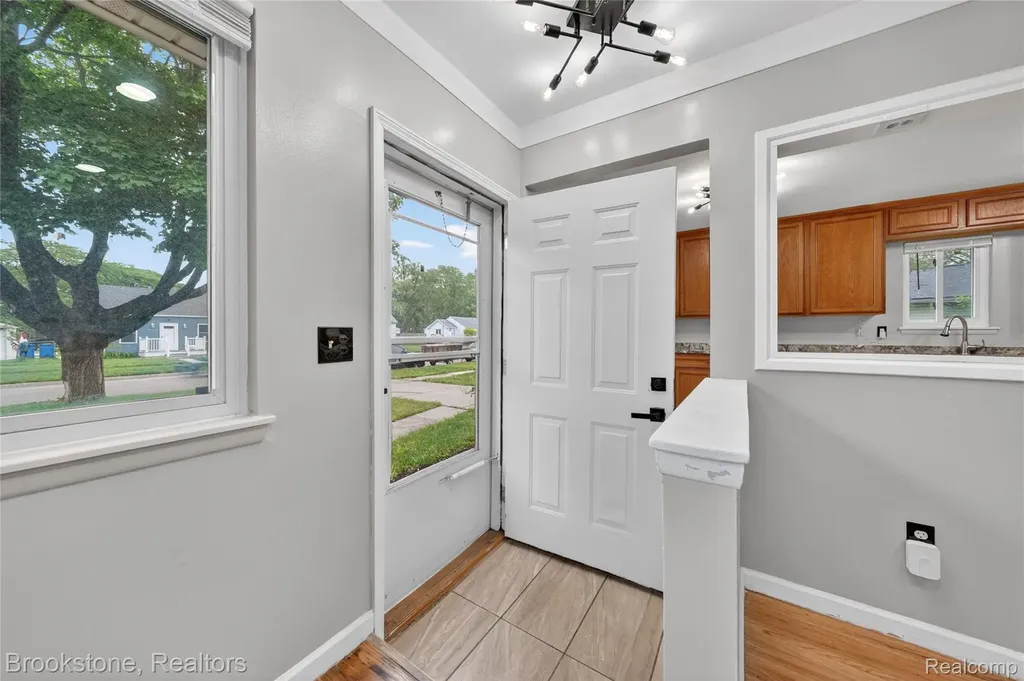 24915 Tallman Avenue Warren City MI 48089