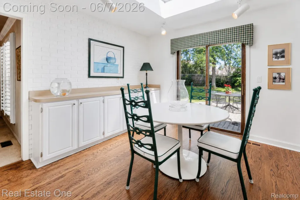 1962 Canary Court Troy City MI 48084