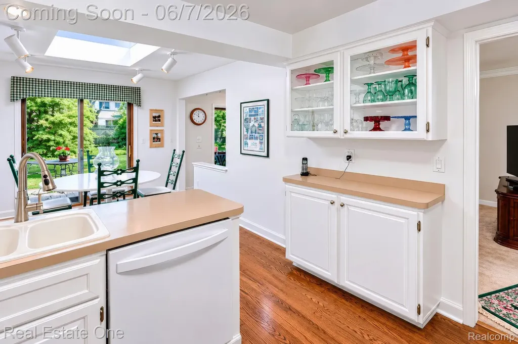 1962 Canary Court Troy City MI 48084