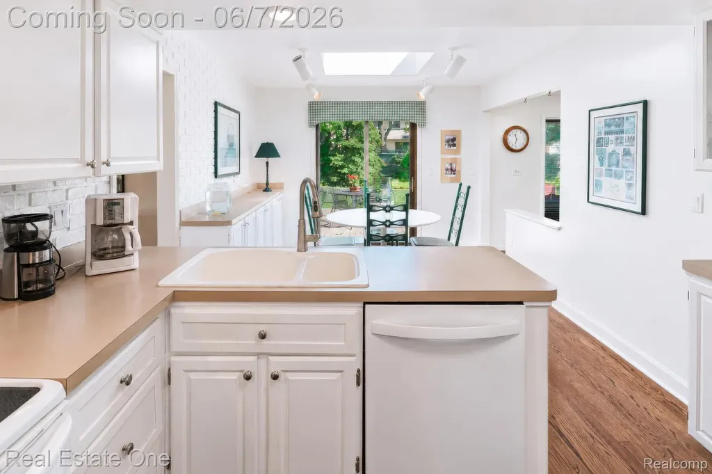 1962 Canary Court Troy City MI 48084
