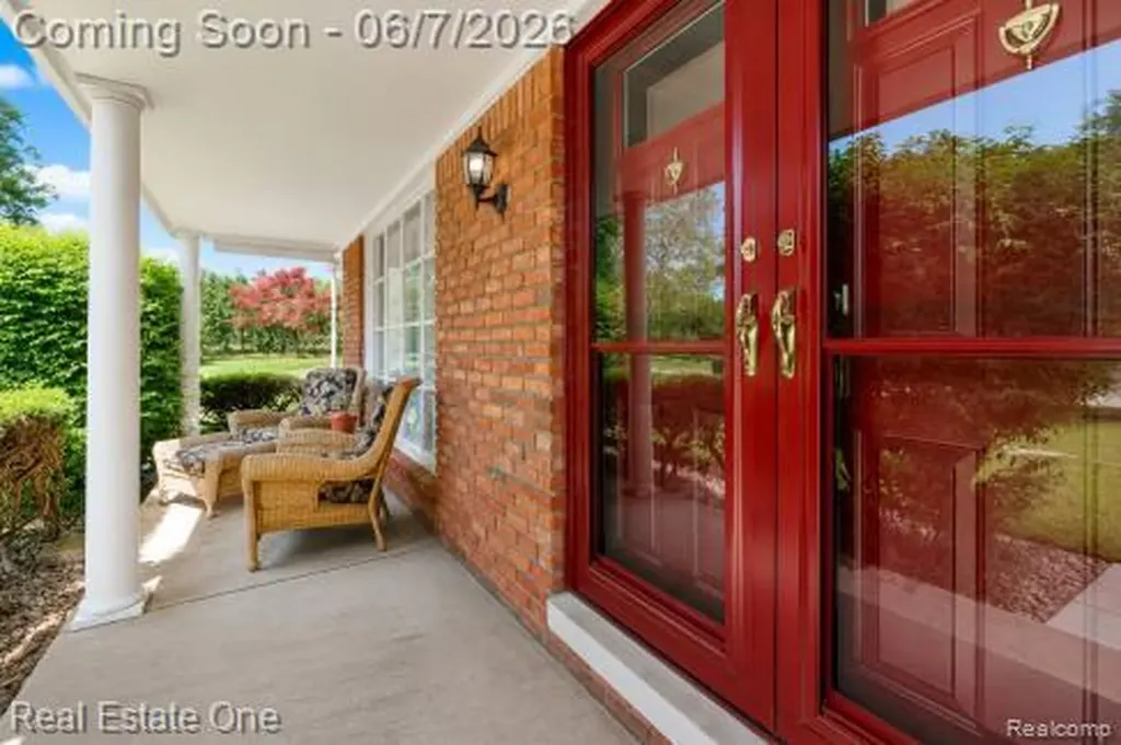 1962 Canary Court Troy City MI 48084