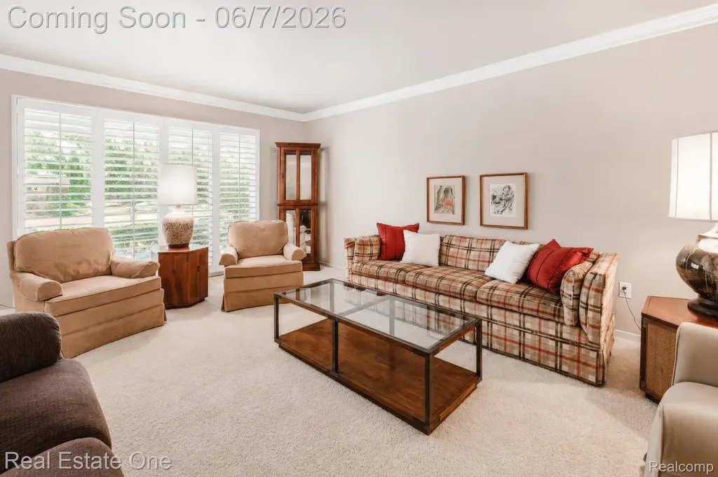 1962 Canary Court Troy City MI 48084